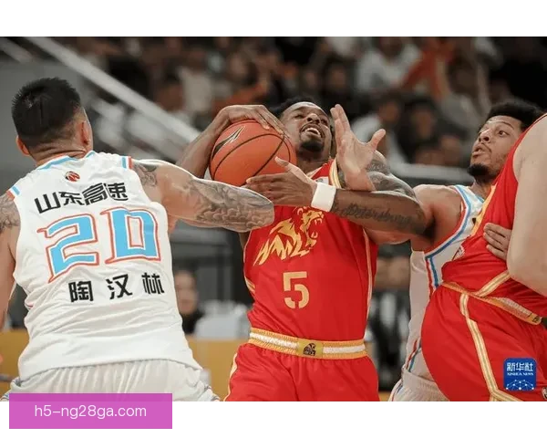 孙铭徽首节突破崴脚退赛广厦无大碍